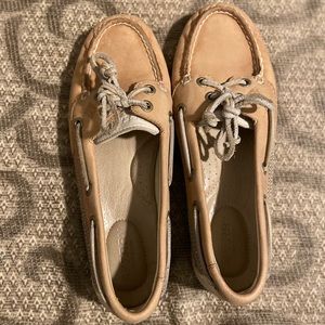 woman’s sperrys